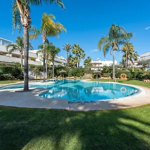 https://apartamento-golf-hils-i.es-andalucia.com